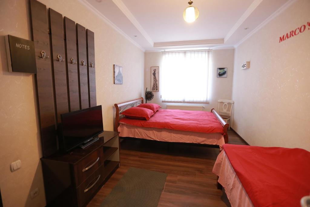 Marcos Hotel room 5